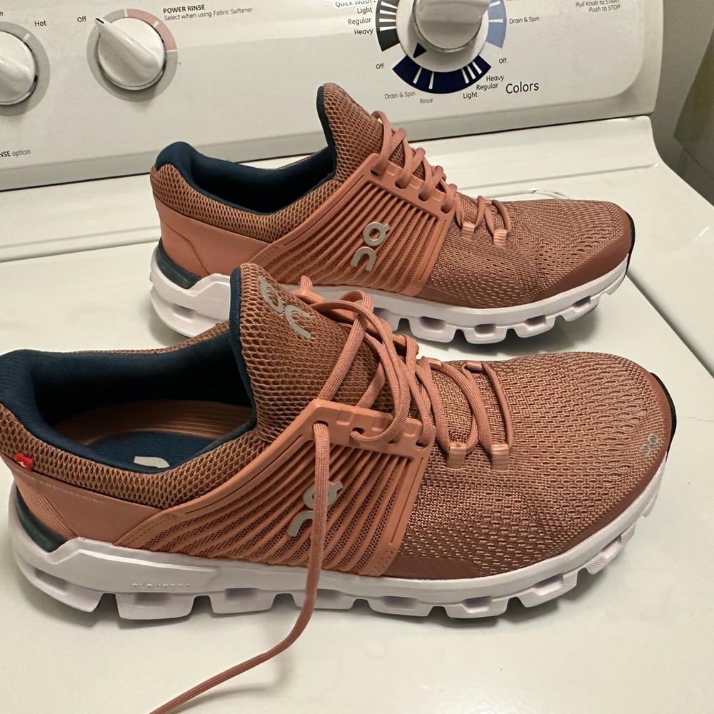 Brand new On Cloud Coudtech size 8.5 sneakers